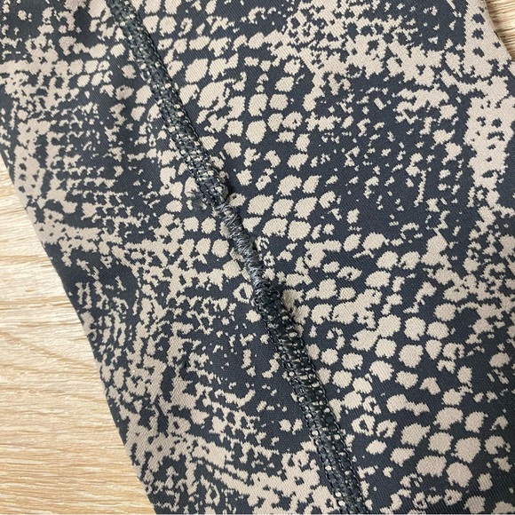 Athleta Ultimate 7/8‎ Tight - Picture 8 of 10